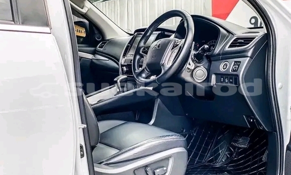 Buy Used Mitsubishi Pajero White Car in Kaeng Khlo in Chaiyaphum Buy Used Mitsubishi Pajero White Car in Kaeng Khlo in Chaiyaphum