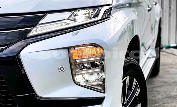 Buy Used Mitsubishi Pajero White Car in Kaeng Khlo in Chaiyaphum Buy Used Mitsubishi Pajero White Car in Kaeng Khlo in Chaiyaphum