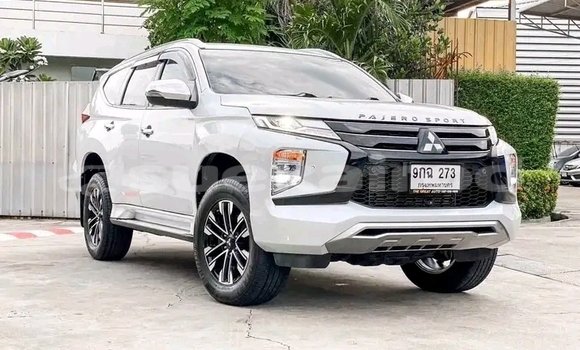 Buy Used Mitsubishi Pajero White Car in Kaeng Khlo in Chaiyaphum Buy Used Mitsubishi Pajero White Car in Kaeng Khlo in Chaiyaphum