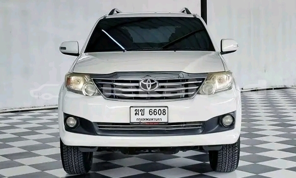 Buy Used Toyota Fortuner White Car in Chonburi in Chonburi Buy Used Toyota Fortuner White Car in Chonburi in Chonburi