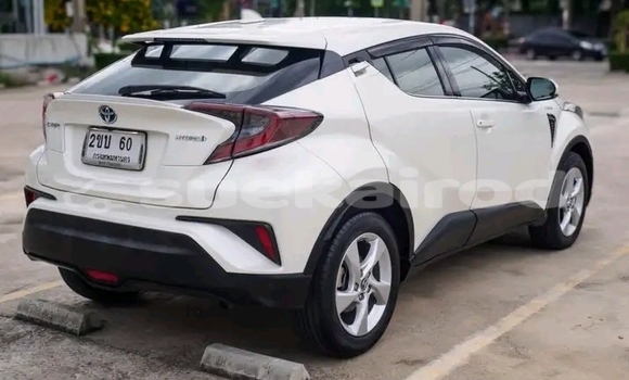 Buy Used Toyota C-HR White Car in Kalasin in Kalasin Buy Used Toyota C-HR White Car in Kalasin in Kalasin
