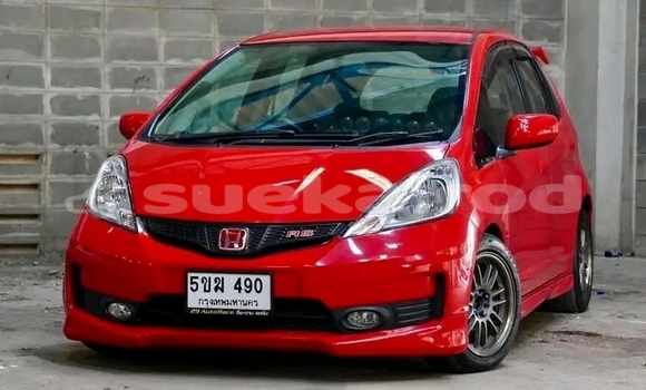 ซื้อ รถมือสอง Honda Jazz สีแดง รถยนต์ ใน %{เมือง} ใน ชัยนาท