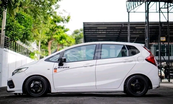 Buy Used Honda Jazz White Car in Chaiyaphum in Chaiyaphum