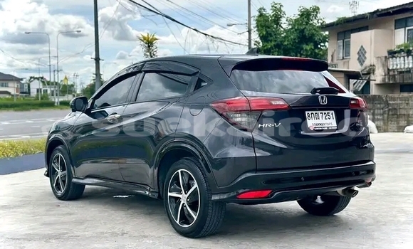 ซื้อ รถมือสอง Honda HR-V สีดำ รถยนต์ ใน %{เมือง} ใน ชลบุรี ซื้อ รถมือสอง Honda HR-V สีดำ รถยนต์ ใน %{เมือง} ใน ชลบุรี
