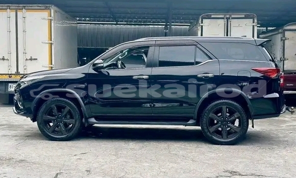 Buy Used Toyota Fortuner Black Car in Chai Nat in Chai Nat