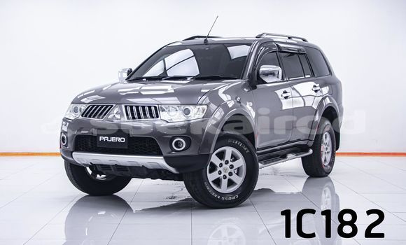Buy Used Mitsubishi Pajero Brown Car in Bangkok in Bangkok Buy Used Mitsubishi Pajero Brown Car in Bangkok in Bangkok