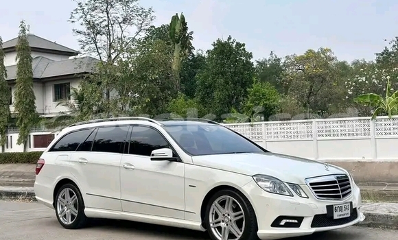 Buy Used Mercedes-Benz E-klasse White Car in Khon Kaen in Khon Kaen
