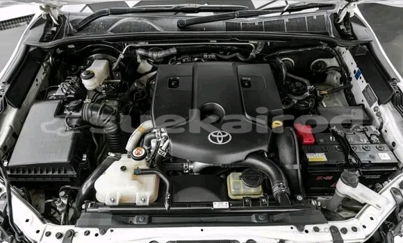 Buy Used Toyota Fortuner White Car in Chai Nat in Chai Nat