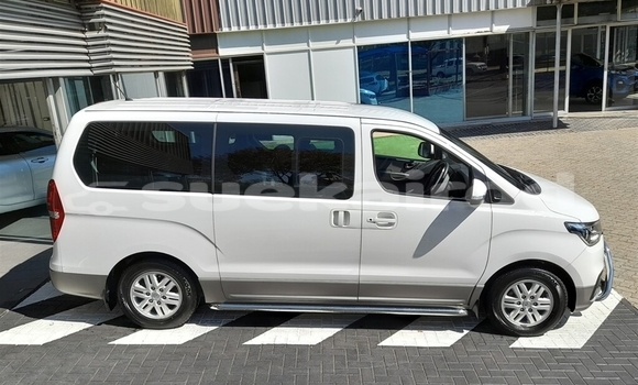 Buy Used Hyundai H1 White Car in Bangkok in Bangkok Buy Used Hyundai H1 White Car in Bangkok in Bangkok