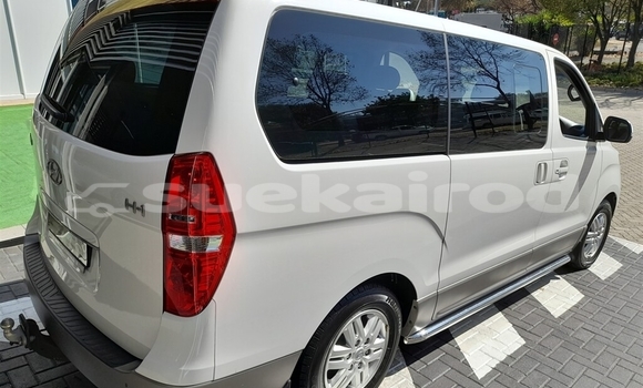 Buy Used Hyundai H1 White Car in Bangkok in Bangkok Buy Used Hyundai H1 White Car in Bangkok in Bangkok