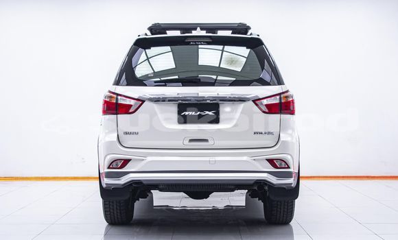 Buy Used Isuzu MU-X White Car in Bangkok in Bangkok Buy Used Isuzu MU-X White Car in Bangkok in Bangkok