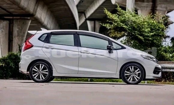 Buy Used Honda Jazz White Car in Chachoengsao in Chachoengsao