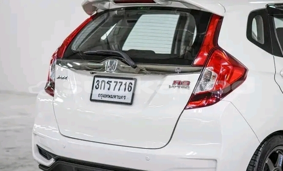 Buy Used Honda Jazz White Car in Chachoengsao in Chachoengsao