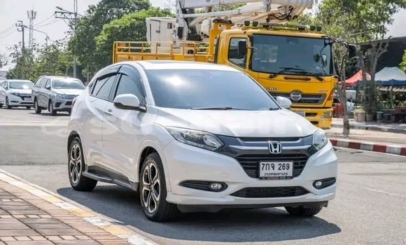 Buy Used Honda HR–V White Car in Chai Nat in Chai Nat Buy Used Honda HR–V White Car in Chai Nat in Chai Nat