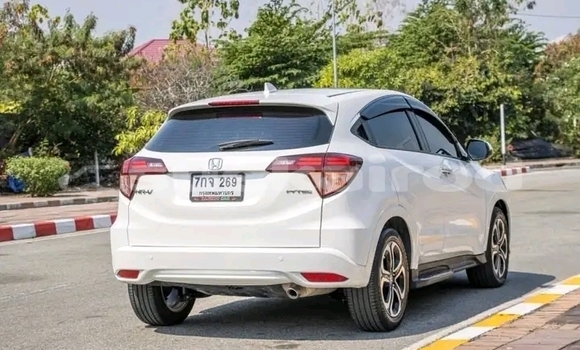 Buy Used Honda HR–V White Car in Chai Nat in Chai Nat Buy Used Honda HR–V White Car in Chai Nat in Chai Nat