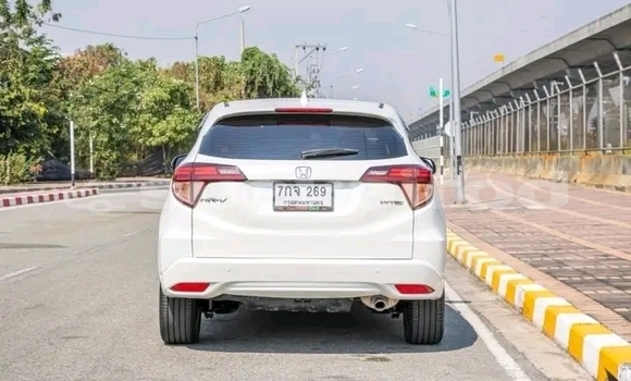 Buy Used Honda HR–V White Car in Chai Nat in Chai Nat Buy Used Honda HR–V White Car in Chai Nat in Chai Nat