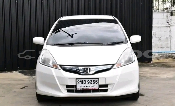Buy Used Honda Jazz White Car in Chai Nat in Chai Nat Buy Used Honda Jazz White Car in Chai Nat in Chai Nat