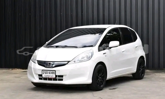 Buy Used Honda Jazz White Car in Chai Nat in Chai Nat Buy Used Honda Jazz White Car in Chai Nat in Chai Nat