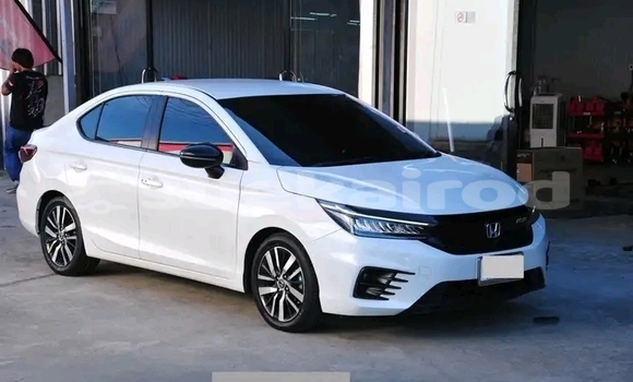 Buy Used Honda City White Car in Chai Nat in Chai Nat