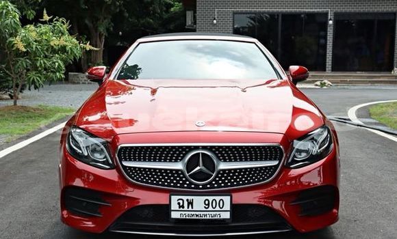 ซื้อ รถมือสอง Mercedes‒Benz E–Class สีแดง รถยนต์ ใน %{เมือง} ใน กรุงเทพมหานคร