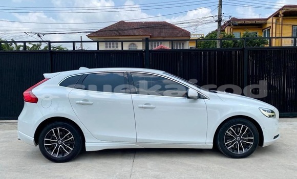 ซื้อ รถมือสอง Volvo V40 ขาว รถยนต์ ใน %{เมือง} ใน กรุงเทพมหานคร ซื้อ รถมือสอง Volvo V40 ขาว รถยนต์ ใน %{เมือง} ใน กรุงเทพมหานคร