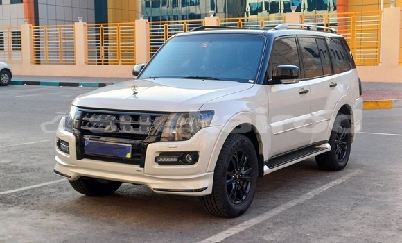 ซื้อ รถมือสอง Mitsubishi Pajero ขาว รถยนต์ ใน %{เมือง} ใน กรุงเทพมหานคร