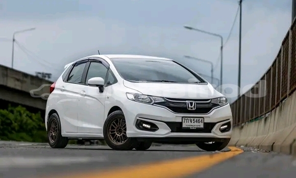ซื้อ รถมือสอง Honda Jazz ขาว รถยนต์ ใน %{เมือง} ใน ชลบุรี ซื้อ รถมือสอง Honda Jazz ขาว รถยนต์ ใน %{เมือง} ใน ชลบุรี