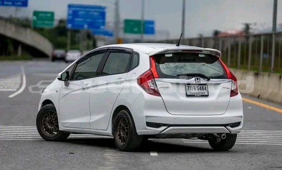 ซื้อ รถมือสอง Honda Jazz ขาว รถยนต์ ใน %{เมือง} ใน ชลบุรี ซื้อ รถมือสอง Honda Jazz ขาว รถยนต์ ใน %{เมือง} ใน ชลบุรี