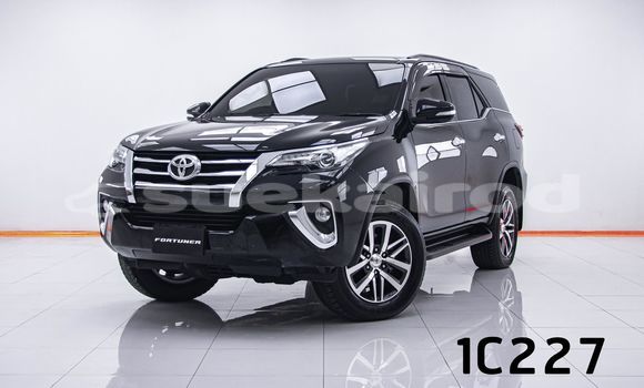 ซื้อ รถมือสอง Toyota Fortuner สีดำ รถยนต์ ใน %{เมือง} ใน กรุงเทพมหานคร