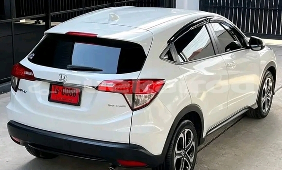 ซื้อ รถมือสอง Honda HR-V ขาว รถยนต์ ใน %{เมือง} ใน อ่างทอง ซื้อ รถมือสอง Honda HR-V ขาว รถยนต์ ใน %{เมือง} ใน อ่างทอง