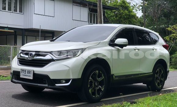 ซื้อ รถมือสอง Honda CR-V ขาว รถยนต์ ใน %{เมือง} ใน กรุงเทพมหานคร