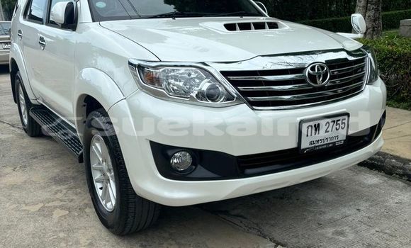 ซื้อ รถมือสอง Toyota Fortuner ขาว รถยนต์ ใน %{เมือง} ใน กรุงเทพมหานคร
