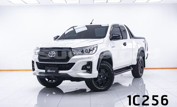 Buy Used Toyota Hiluxe Revo White Car in Bangkok in Bangkok