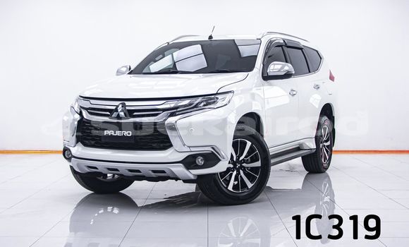 ซื้อ รถมือสอง Mitsubishi Pajero ขาว รถยนต์ ใน %{เมือง} ใน กรุงเทพมหานคร