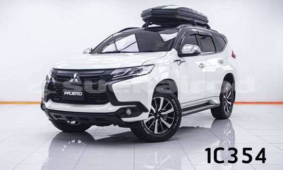 ซื้อ รถมือสอง Mitsubishi Pajero ขาว รถยนต์ ใน %{เมือง} ใน กรุงเทพมหานคร