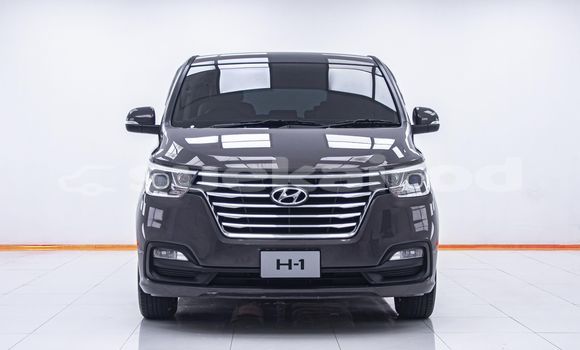 Buy Used Hyundai H1 Brown Car in Bangkok in Bangkok Buy Used Hyundai H1 Brown Car in Bangkok in Bangkok