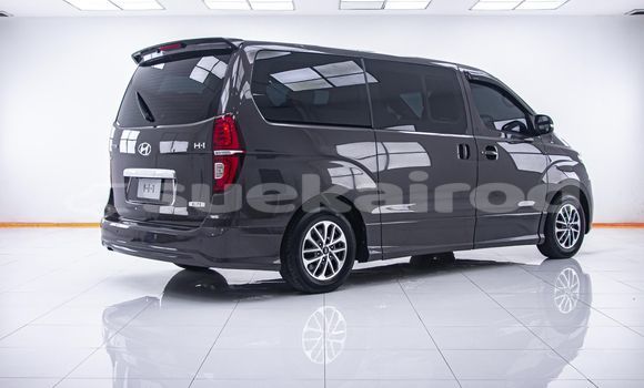 Buy Used Hyundai H1 Brown Car in Bangkok in Bangkok Buy Used Hyundai H1 Brown Car in Bangkok in Bangkok