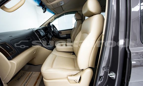 Buy Used Hyundai H1 Brown Car in Bangkok in Bangkok Buy Used Hyundai H1 Brown Car in Bangkok in Bangkok