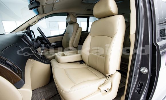 Buy Used Hyundai H1 Brown Car in Bangkok in Bangkok Buy Used Hyundai H1 Brown Car in Bangkok in Bangkok