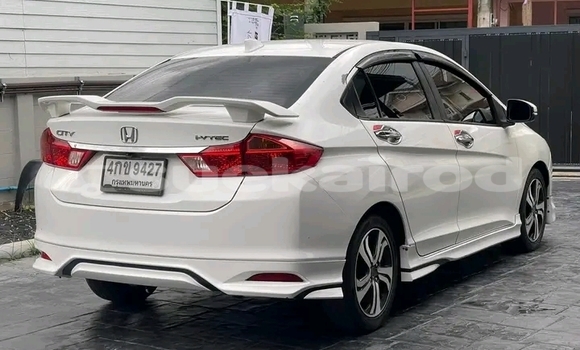 ซื้อ รถมือสอง Honda City ขาว รถยนต์ ใน %{เมือง} ใน ชัยนาท