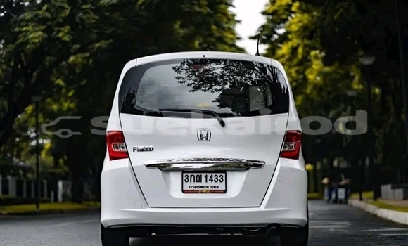 Buy Used Honda Jazz White Car in Chai Nat in Chai Nat Buy Used Honda Jazz White Car in Chai Nat in Chai Nat