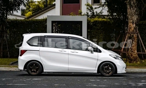 Buy Used Honda Jazz White Car in Chai Nat in Chai Nat Buy Used Honda Jazz White Car in Chai Nat in Chai Nat