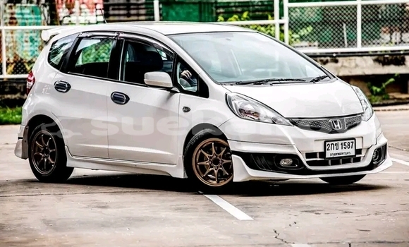 Buy Used Honda Jazz White Car in Chai Nat in Chai Nat Buy Used Honda Jazz White Car in Chai Nat in Chai Nat