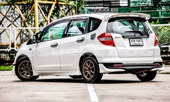 Buy Used Honda Jazz White Car in Chai Nat in Chai Nat Buy Used Honda Jazz White Car in Chai Nat in Chai Nat