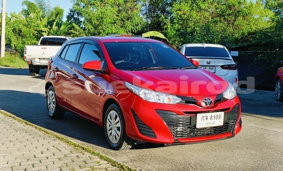 ซื้อ รถมือสอง Toyota Yaris สีแดง รถยนต์ ใน %{เมือง} ใน เชียงใหม่