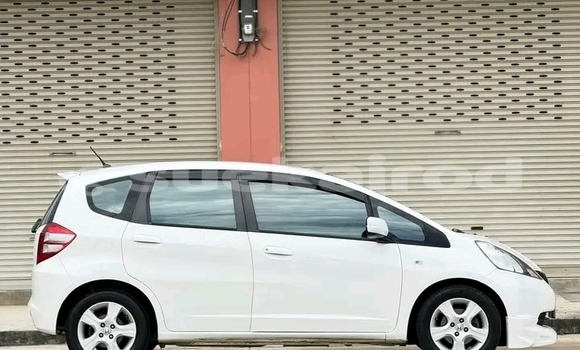 ซื้อ รถมือสอง Honda Jazz ขาว รถยนต์ ใน %{เมือง} ใน ชัยนาท