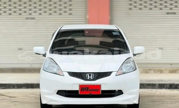 Buy Used Honda Jazz White Car in Chai Nat in Chai Nat Buy Used Honda Jazz White Car in Chai Nat in Chai Nat