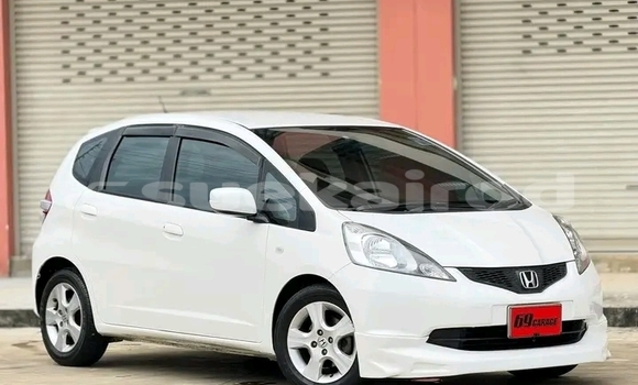 Buy Used Honda Jazz White Car in Chai Nat in Chai Nat Buy Used Honda Jazz White Car in Chai Nat in Chai Nat