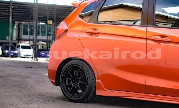 ซื้อ รถมือสอง Honda Jazz สีแดง รถยนต์ ใน %{เมือง} ใน ชัยนาท