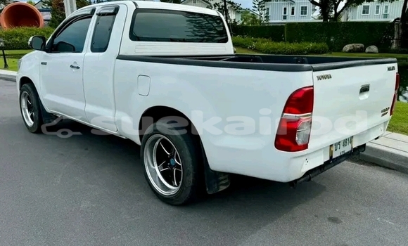 Buy Used Toyota Vigo White Car in Kanchanaburi in Kanchanaburi Buy Used Toyota Vigo White Car in Kanchanaburi in Kanchanaburi